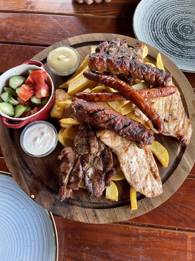Foto di Hanul Vrăjit Restaurant-Terasă
