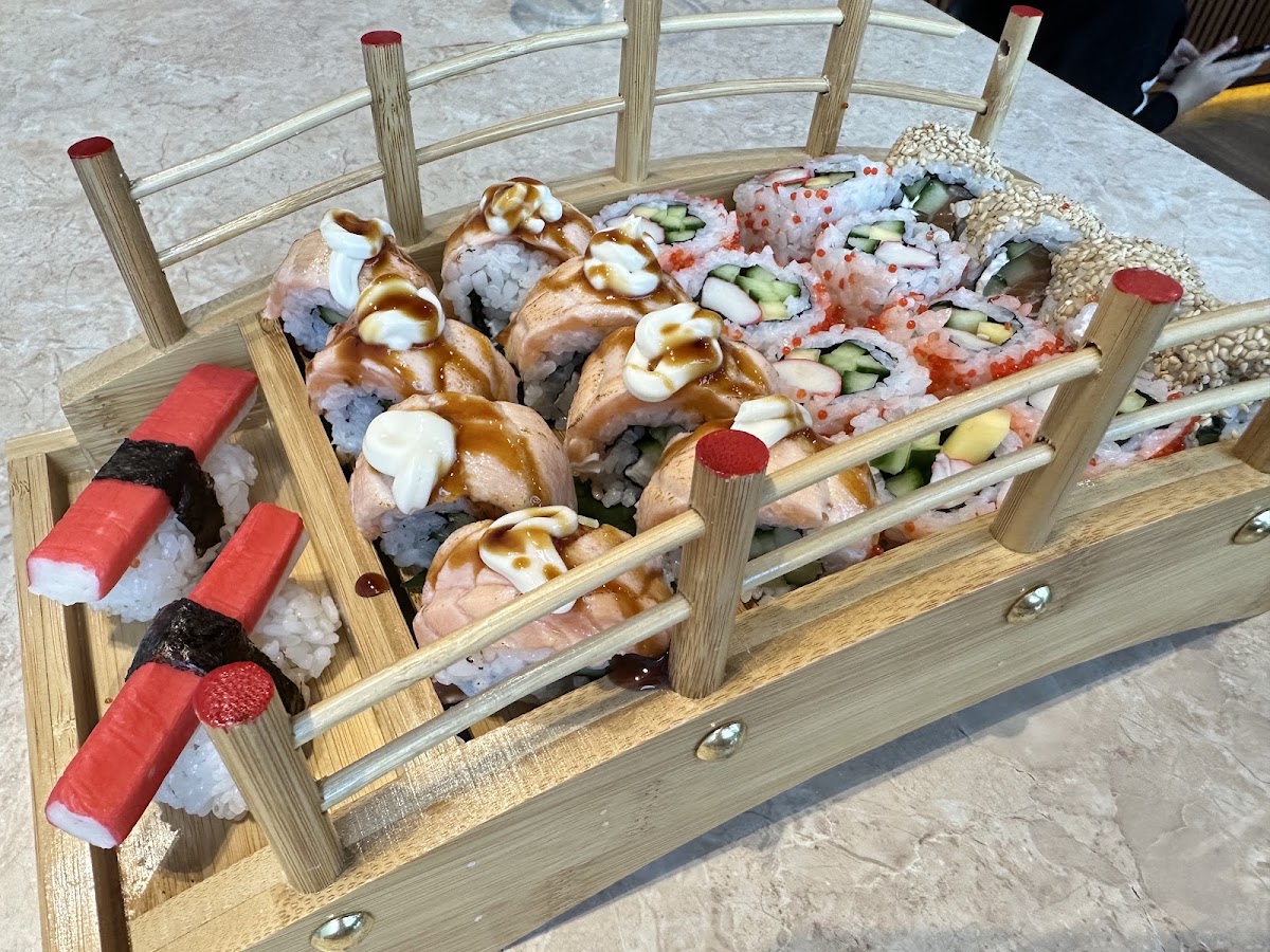 Photo of wok&roll buffet