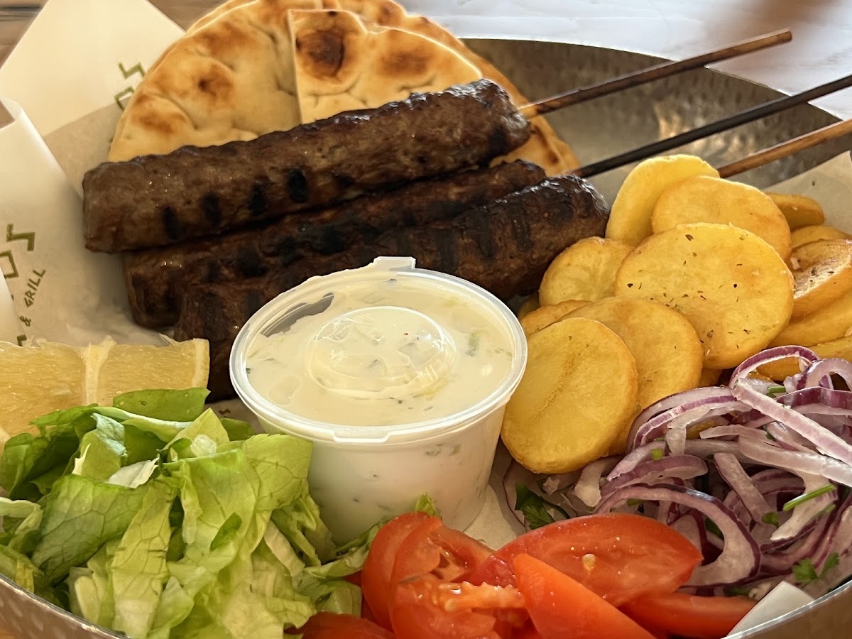 Photo de Petros Gyros & Grill Seaca