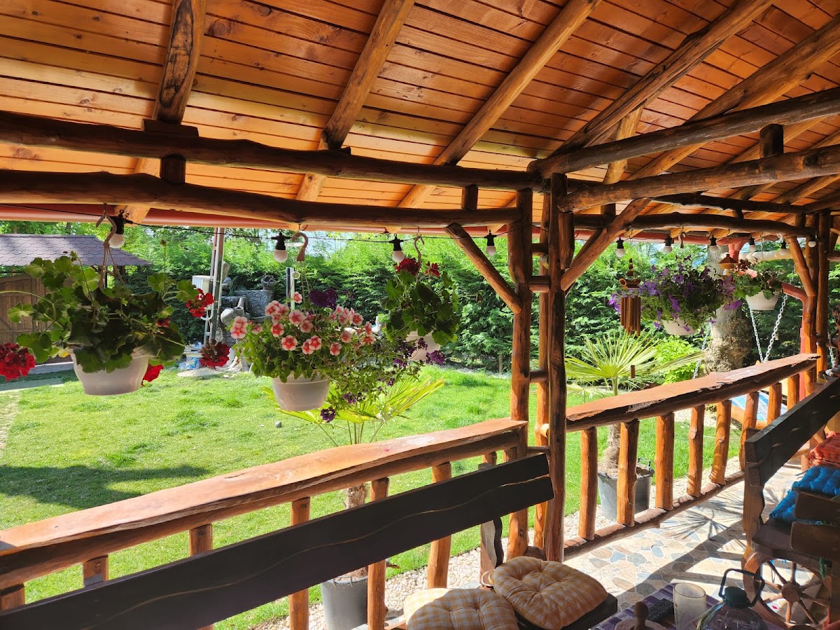 Photo de Refugiul Rustic - Ciubar cu jacuzzi Arad