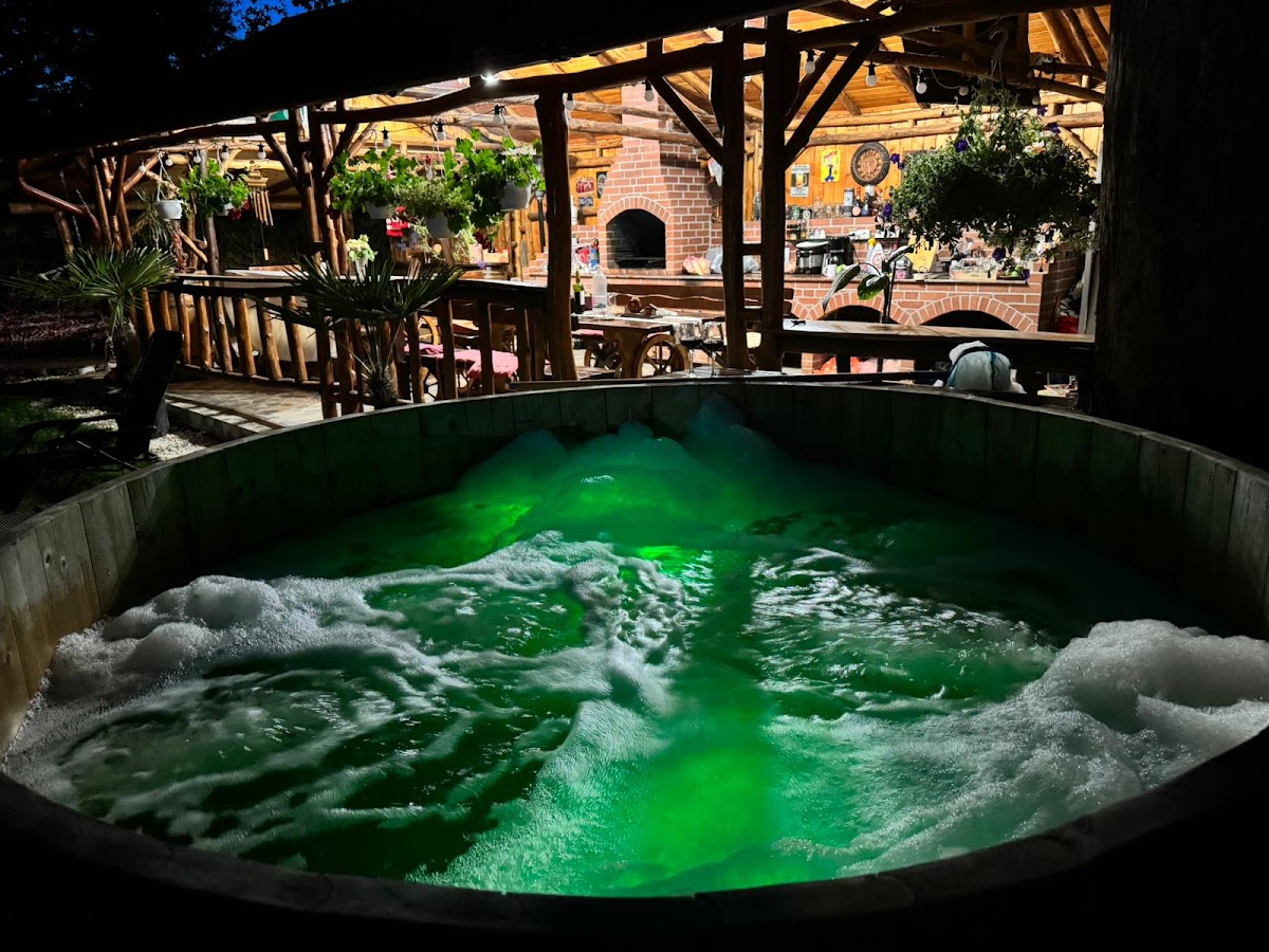 Photo de Refugiul Rustic - Ciubar cu jacuzzi Arad