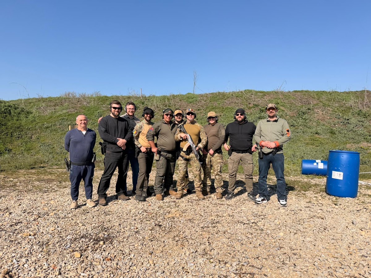 Photo de l'instructeur en armes à feu Dino-Cursuri Arme Arad