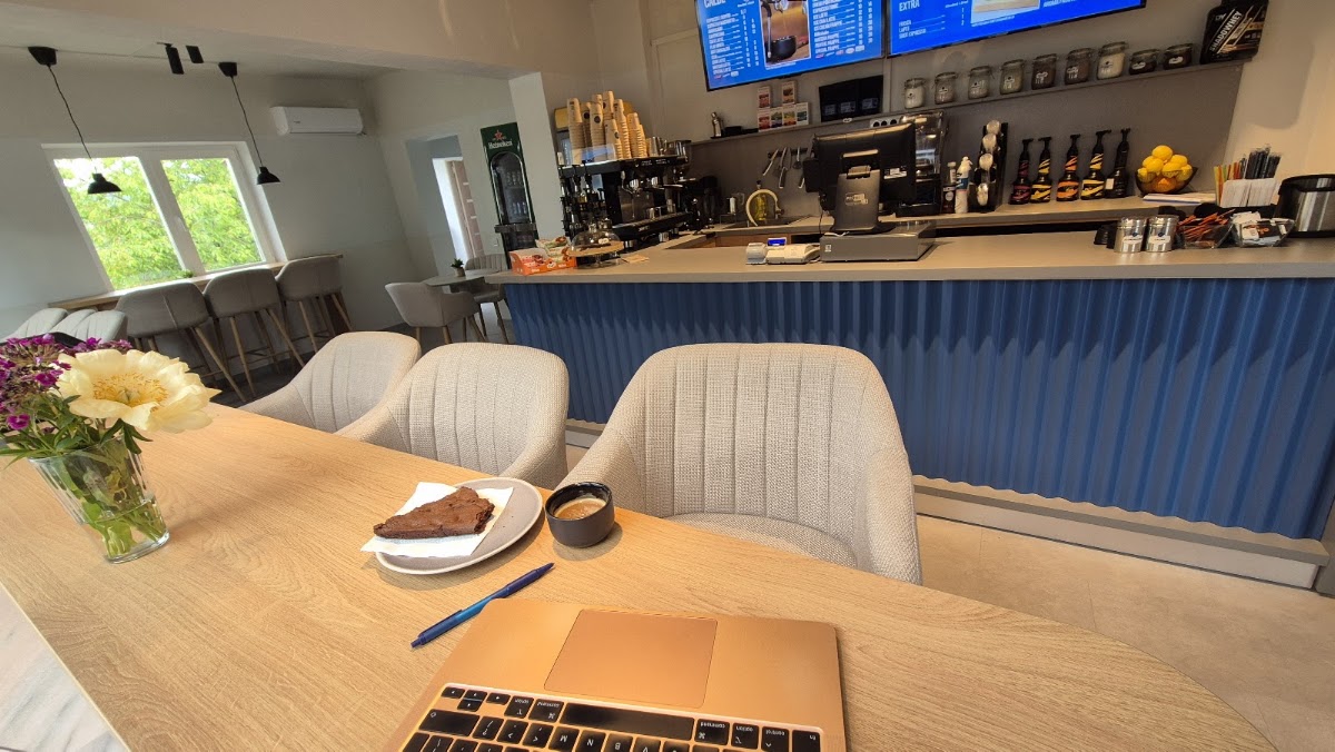 Foto von Plug In Café - Curtea de Argeș
