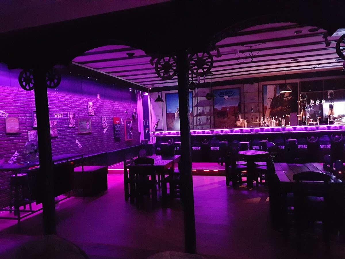 Fotografie de West Bar & Cafe