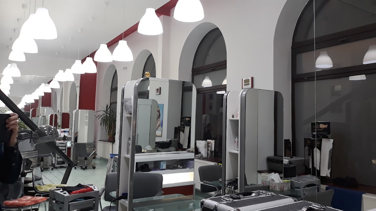 Photo de Salon de infrumusetare Super Laidy