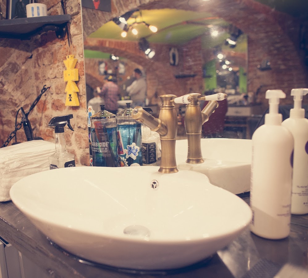 Foto di Gentleman's Bar & Barber (Frizerie Bărbați Arad)