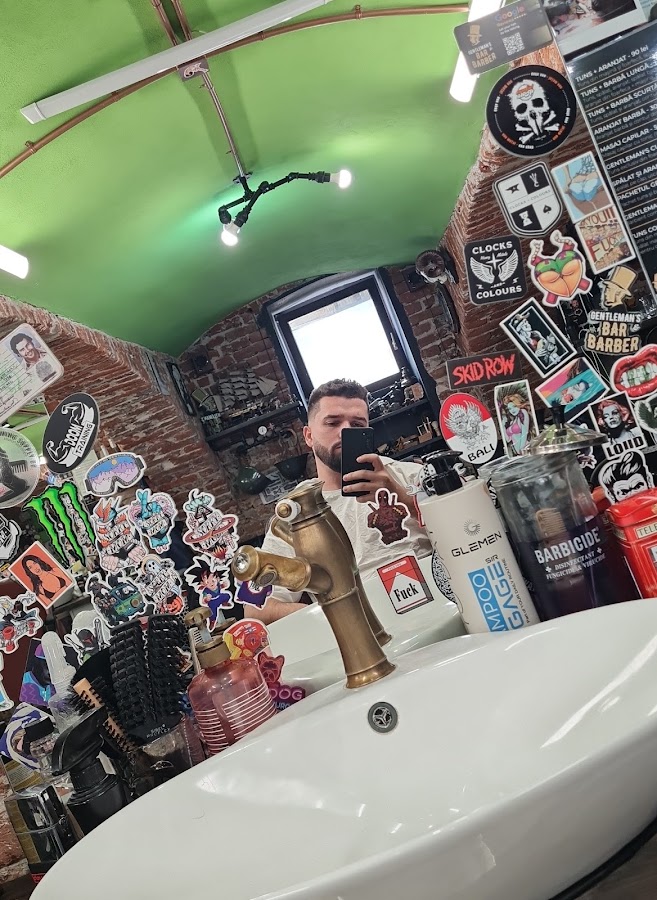 Foto di Gentleman's Bar & Barber (Frizerie Bărbați Arad)