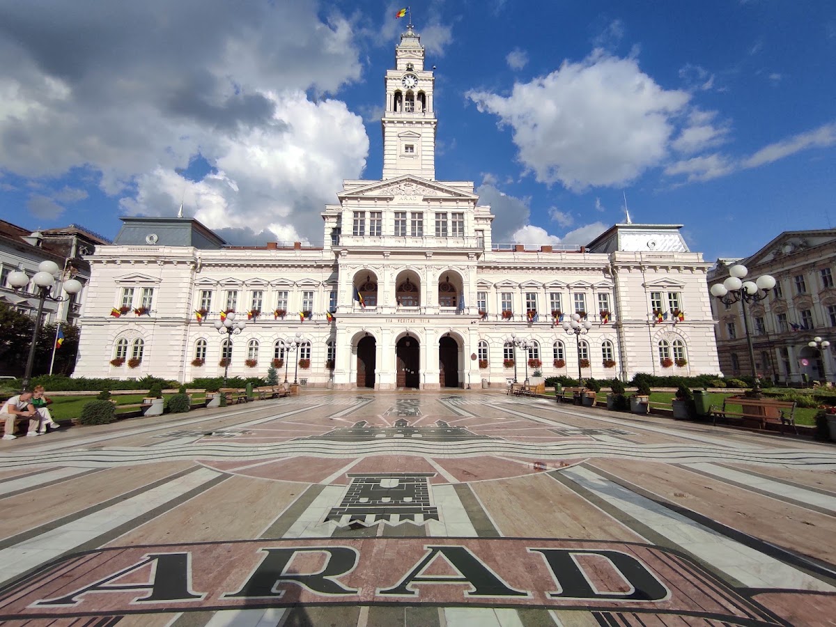 Photo of Arad City Hall Square