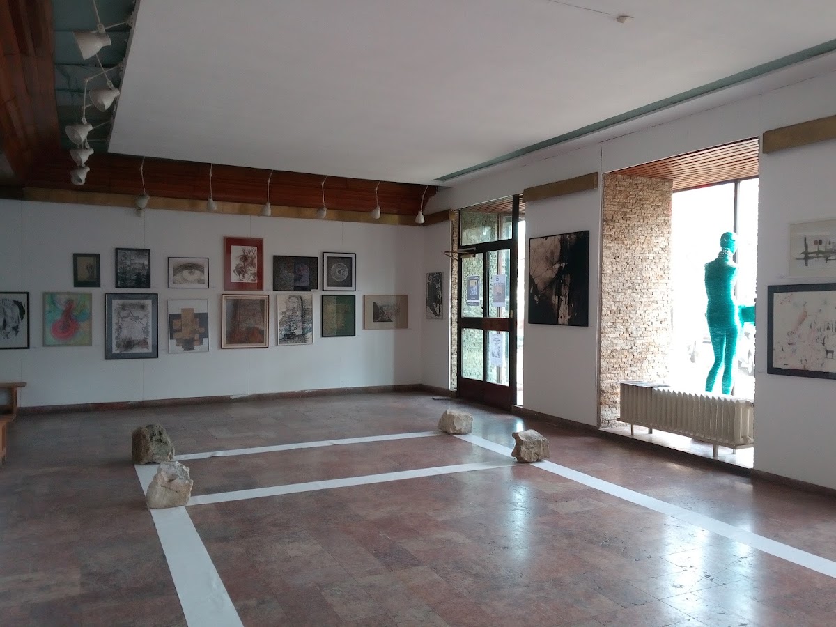Photo of Alfa - Galerie De Arta