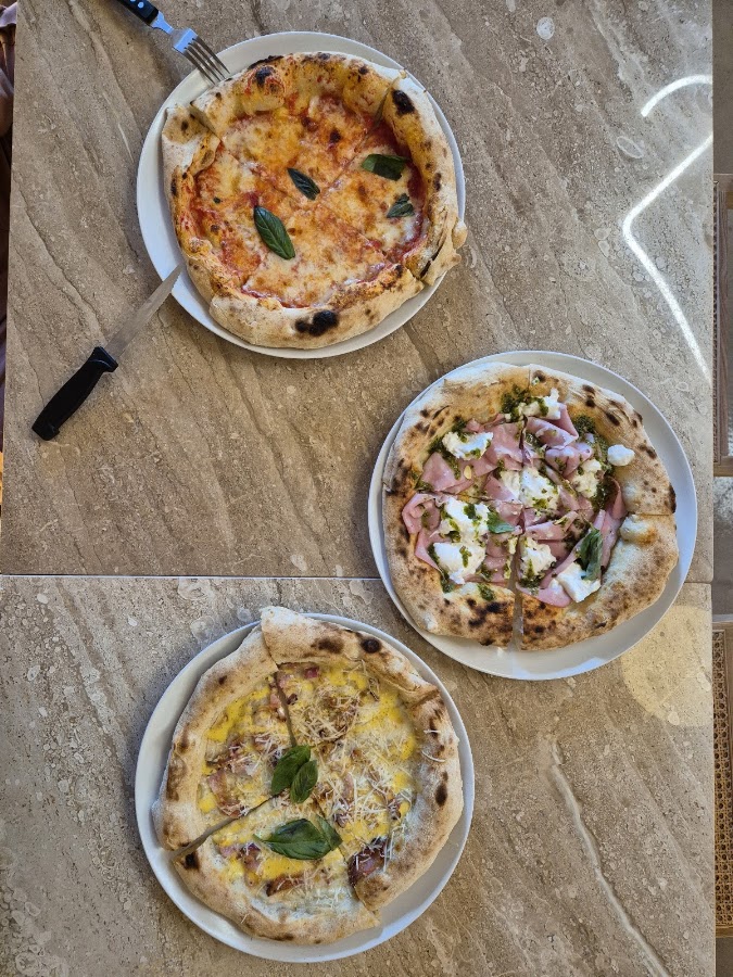 Foto von FAM pizzeria napoletana
