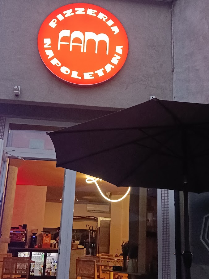 Foto von FAM pizzeria napoletana