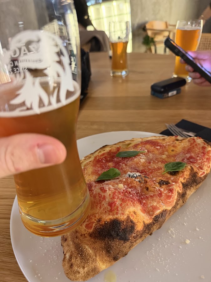 Foto von FAM pizzeria napoletana