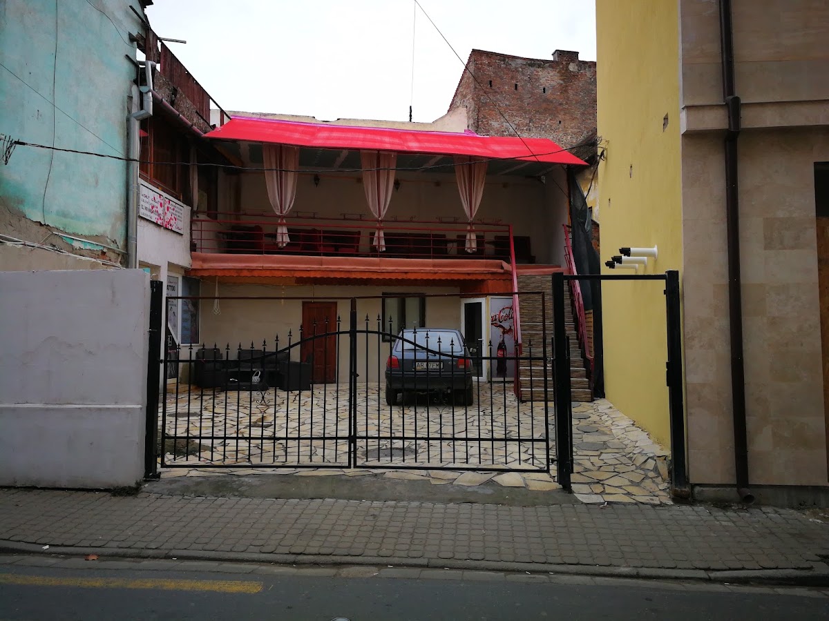 Foto von Kilometrul Zero Fastfood