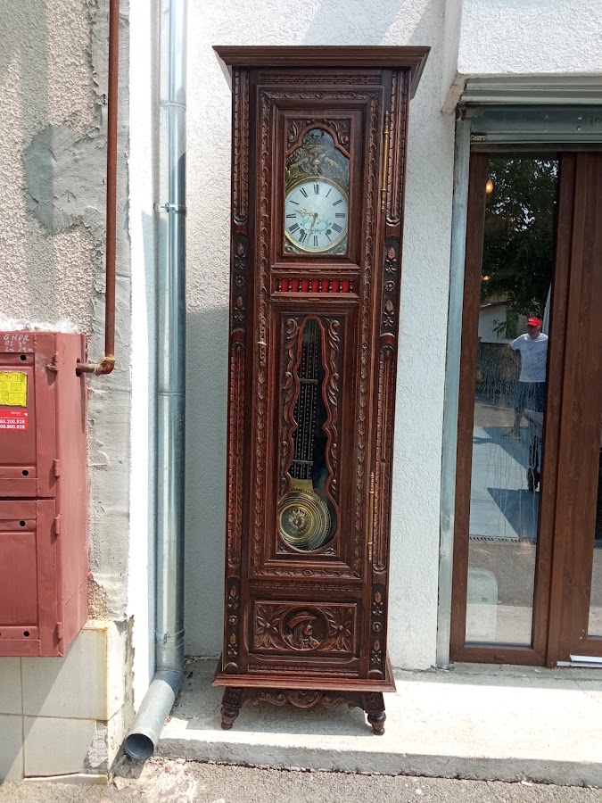 Photo of art deco arad