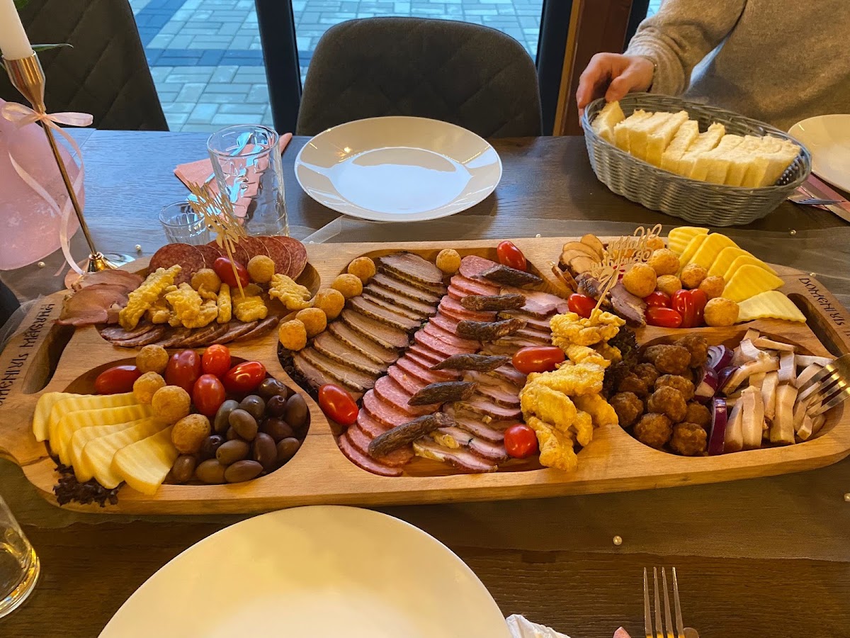 Foto di Punct Gastronomic Local Domeniul Cerbului
