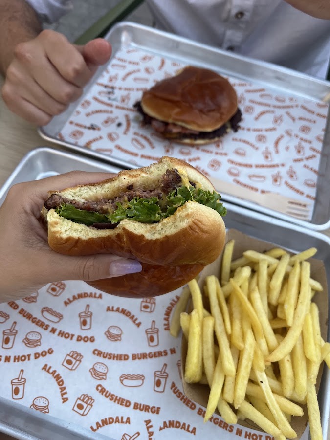 Foto di Alandala Crushed burger n hot dog