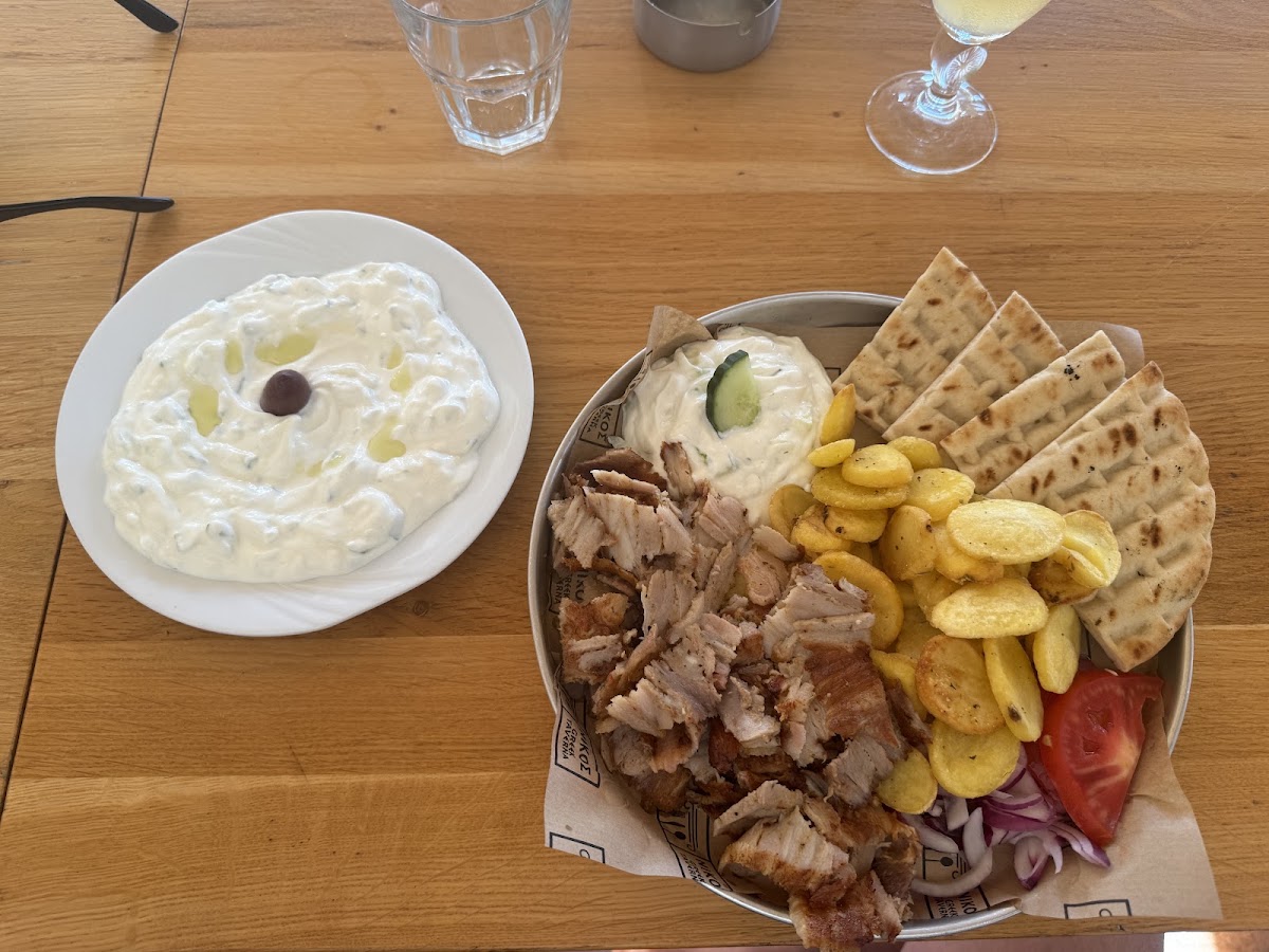 Foto von Nikos Greek Taverna Cazino Mamaia