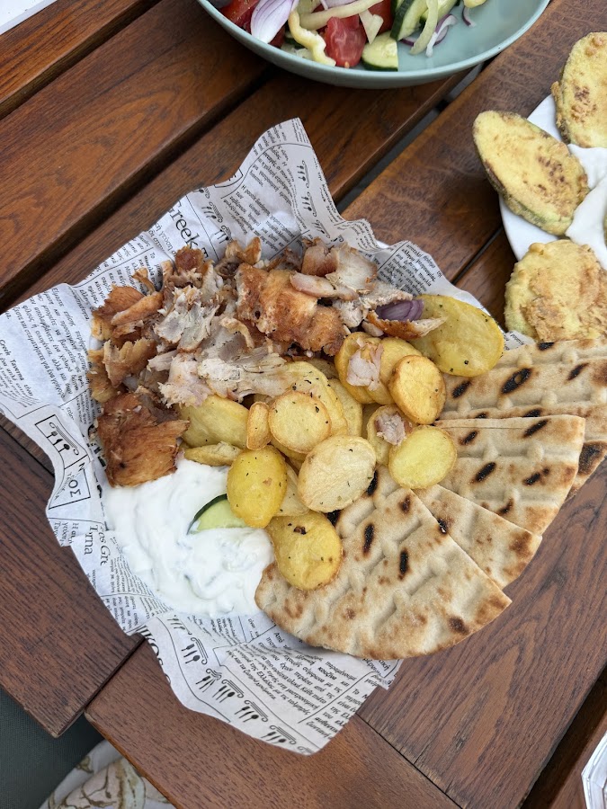 Fotografie de Nikos Greek Taverna Alezzi