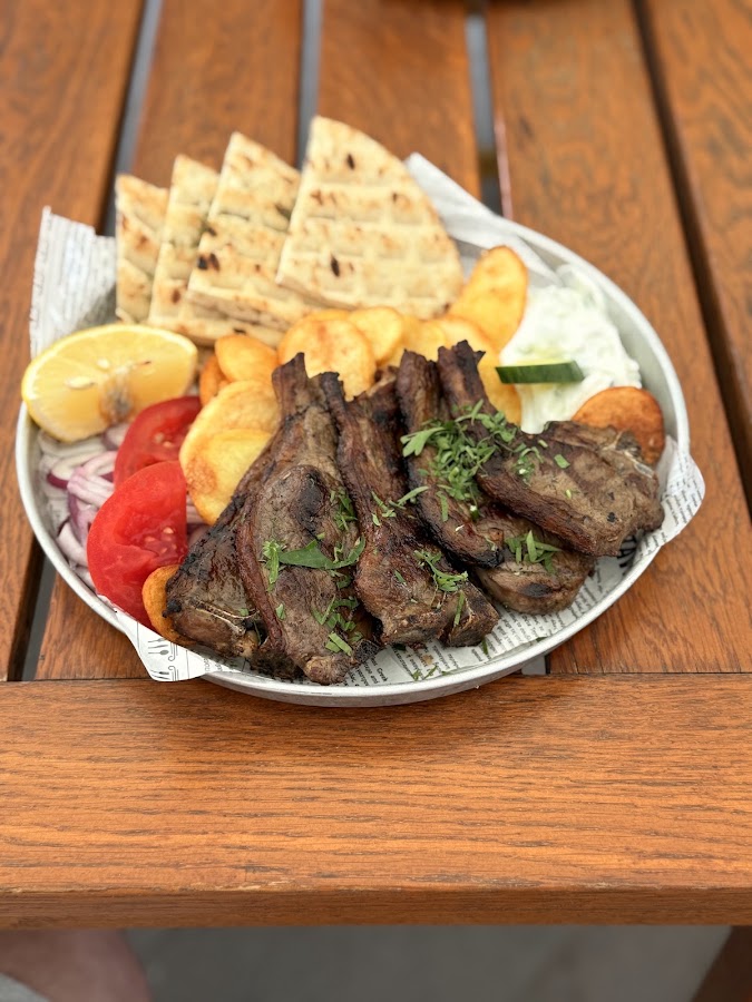 Fotografie de Nikos Greek Taverna Alezzi